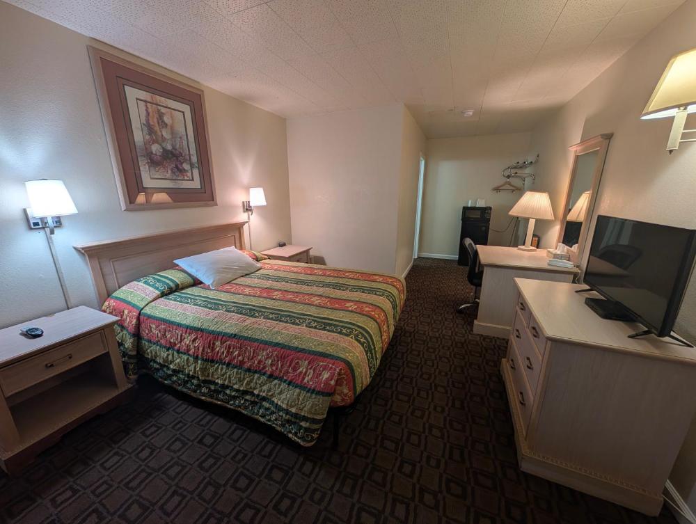 Queen Room interior