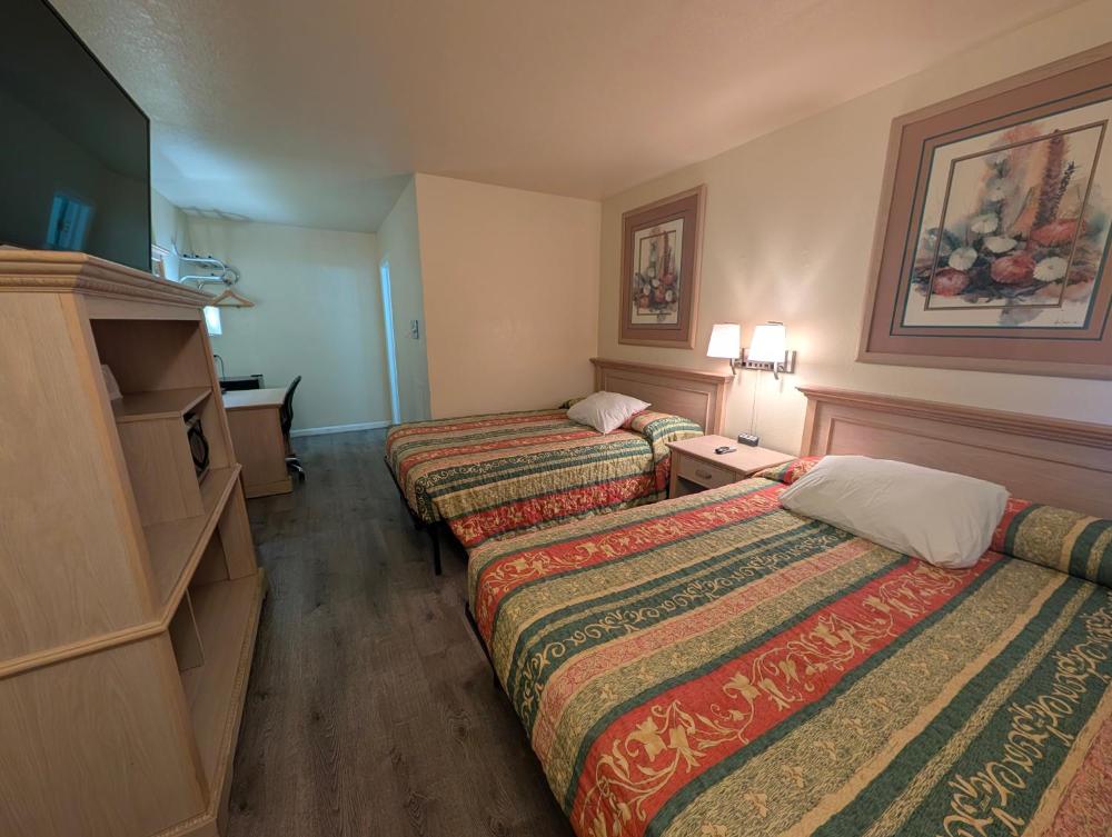 Double Room with Two Double Beds - Non-Smoking interior